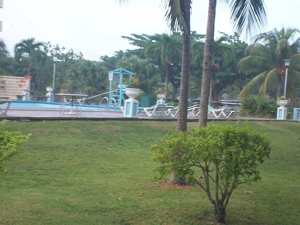 Turtle Towers Apartment Ocho Rios